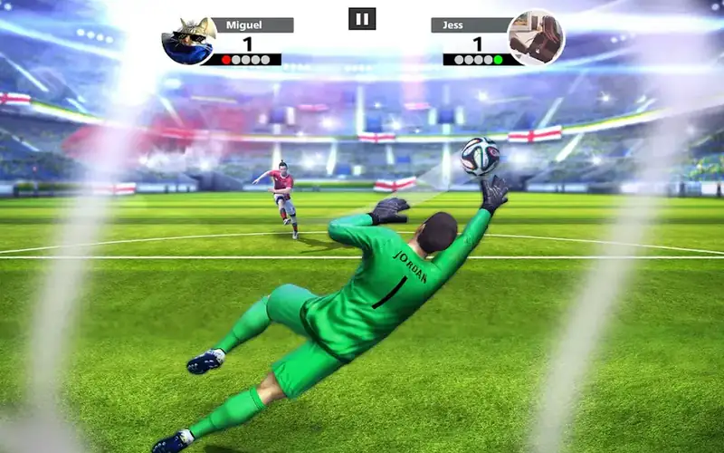 Captura de Football Strike: Online Soccer: o guarda-redes de equipamento verde estica-se para agarrar a bola